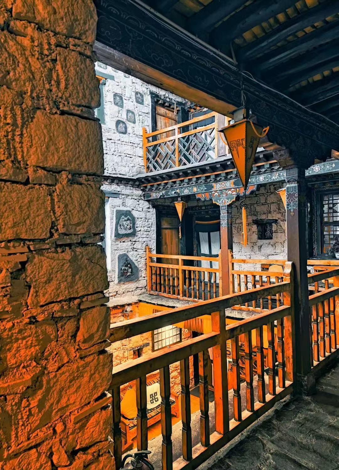 Shambhala Palace Hotel Lhasa Exterior photo
