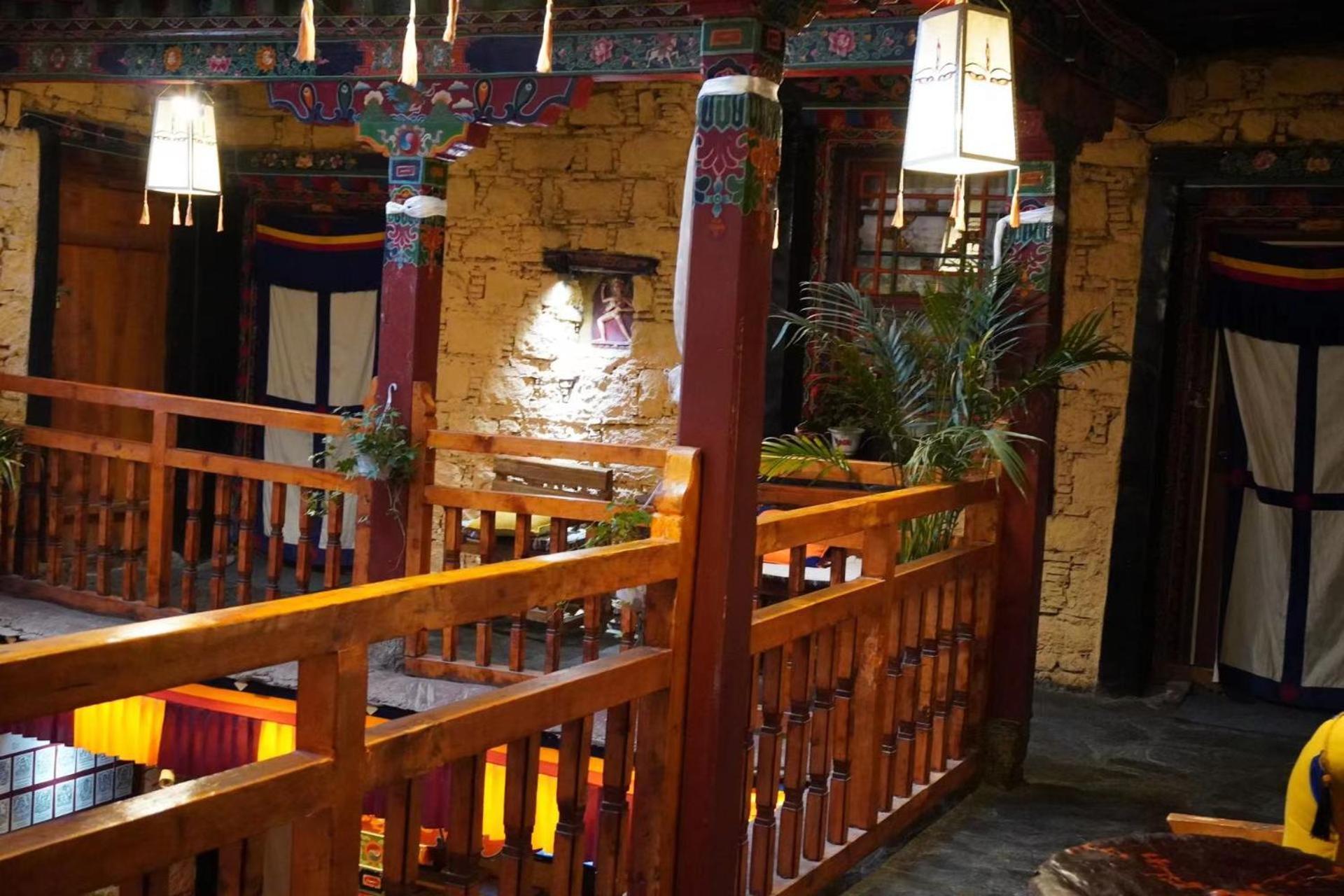 Shambhala Palace Hotel Lhasa Exterior photo